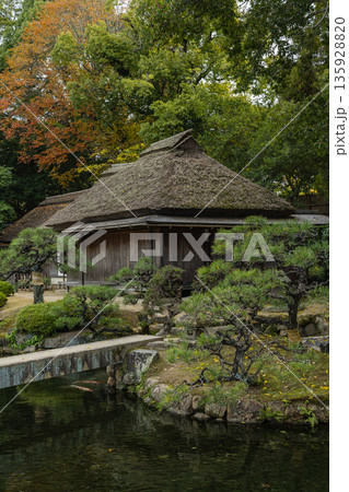日本 岡山県岡山市北区後楽園の日本庭園内にある廉池軒 日本 岡山県岡山市北区後楽園の日本庭園内にある廉池軒 135928820