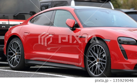 ドイツ製のスポーツカー（電気自動車） 135929046