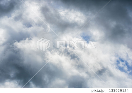 夏の雨上がりの雲が輝く06 夏の雨上がりの雲が輝く06 135929124