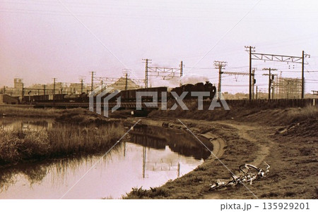 昭和45年　蒸気機関車D51牽引貨物列車　鶴見川　高島貨物線　横浜市　神奈川県　記録写真 135929201