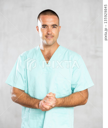 doctor actively imparts 135929845