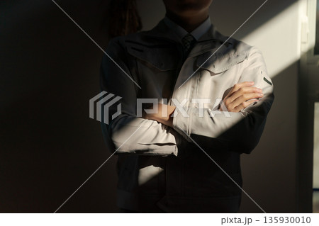 作業服の男性のボディパーツ 135930010