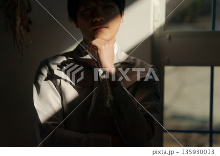 作業服の男性のボディパーツ 作業服の男性のボディパーツ 135930013