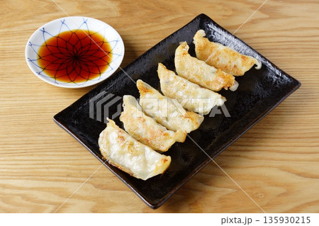 焼き餃子 135930215