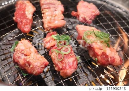 黒毛和牛焼肉(中落ちカルビ) 黒毛和牛焼肉(中落ちカルビ) 135930248
