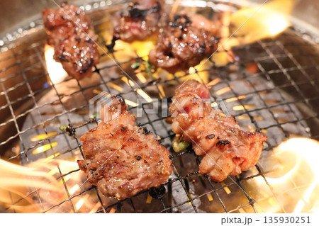 黒毛和牛焼肉(中落ちカルビ) 黒毛和牛焼肉(中落ちカルビ) 135930251