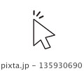 黒い線だけのマウスポインタがクリックするシンプルなイラスト 135930690