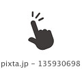 黒い塗りだけのマウスポインタがクリックするシンプルなイラスト 135930698