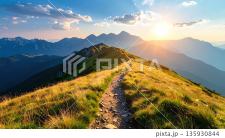 《AI画像》登山イメージ 尾根の登山道 135930844