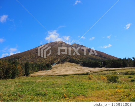 紅葉が美しい鳥取県大山の絶景 紅葉が美しい鳥取県大山の絶景 135931008