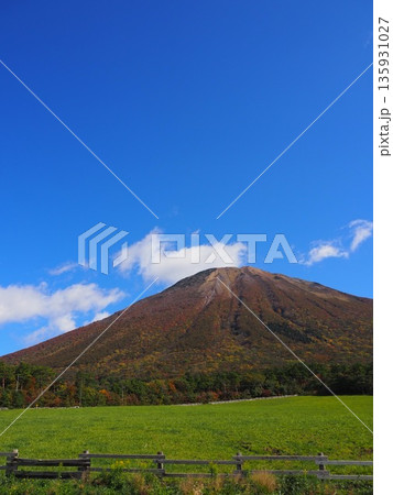 紅葉が美しい鳥取県大山の絶景 135931027