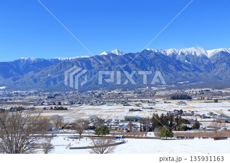 冬の安曇野と北アルプス 135931163