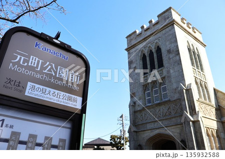 元町公園前バス停と横浜山手聖公会(神奈川県横浜市中区山手町) 元町公園前バス停と横浜山手聖公会(神奈川県横浜市中区山手町) 135932588