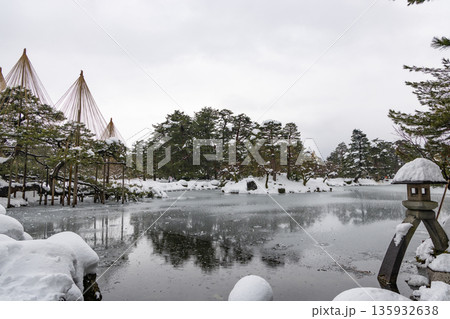 真冬の兼六園 135932638