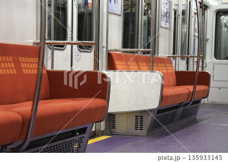 【Osaka Metro】22系の車内〜内装変更車〜（谷町線） 135933143