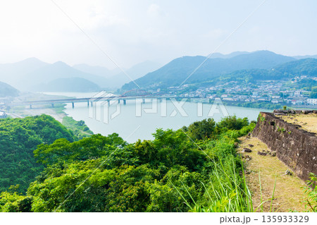 夏の和歌山県新宮市　新宮城跡からの眺望 135933329