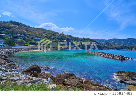 島根県松江市島根町加賀の西浜から南西側の眺望 135934492