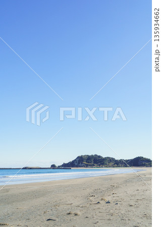 【千葉県】九十九里浜・釣ヶ崎海岸から太東方面を望む風景 135934662