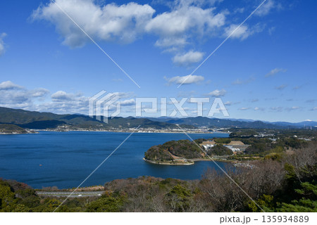 浜名湖展望台から眺める冬の風景 浜名湖展望台から眺める冬の風景 135934889