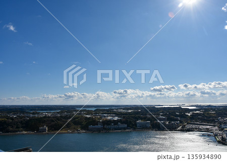 浜名湖展望台から眺める冬の風景 浜名湖展望台から眺める冬の風景 135934890