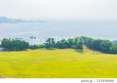 夏の和歌山県串本町　本州最南端　潮岬観光タワーからの眺望 135936060