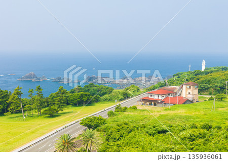 夏の和歌山県串本町　本州最南端　潮岬観光タワーからの眺望 135936061