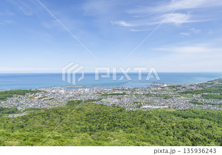 北海道紋別市　初夏の紋別市の街並み 135936243