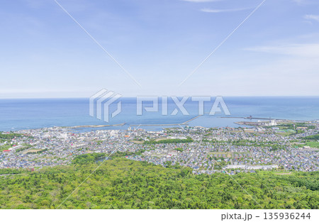 北海道紋別市　初夏の紋別市の街並み 135936244