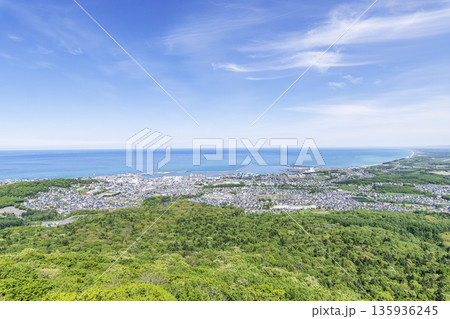 北海道紋別市　初夏の紋別市の街並み 135936245