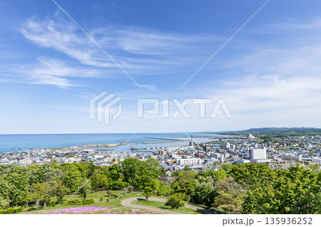 北海道紋別市 初夏の紋別市の街並み 北海道紋別市 初夏の紋別市の街並み 135936252