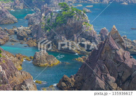 夏の和歌山県串本町　紀伊大島　海金剛 135936617