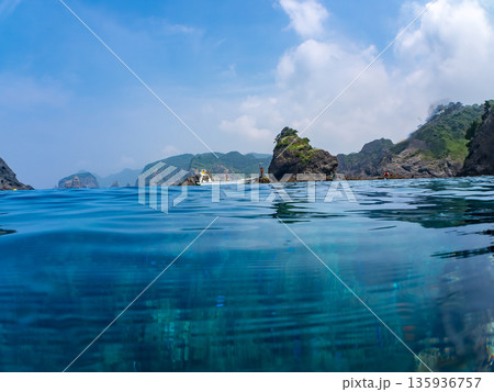 ヒリゾ浜渡船の半水面撮影。ヒリゾ浜南伊豆町中木 静岡県伊豆半島-2025 日本有数のシュノーケリング 135936757