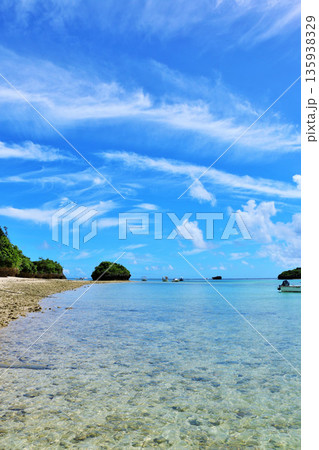 沖縄 石垣島 青空の川平湾 沖縄 石垣島 青空の川平湾 135938329