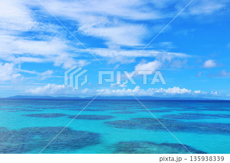 沖縄　波照間島　青空と海 135938339