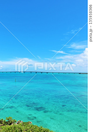 沖縄　青空の西平安名崎 135938366