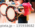和太鼓を叩くイメージ　盛岡さんさ踊り 135938682