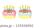 ローソクの輝くポップなお祝いホールケーキ 135938992