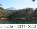 五色沼のるり沼と磐梯山 135940112