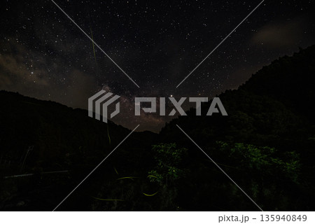 ホタルの舞う風景 135940849