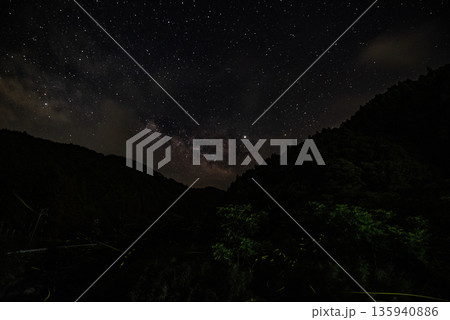 ホタルの舞う風景 ホタルの舞う風景 135940886