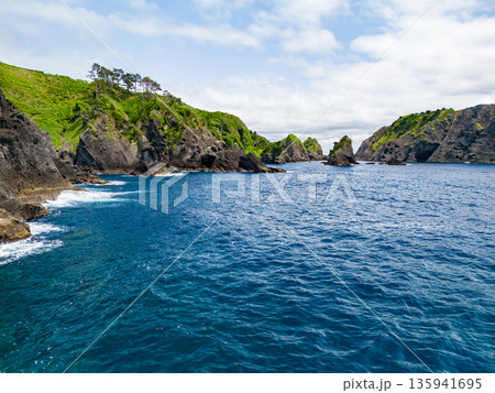 ヒリゾ浜のドローン撮影。あいあい岬、大根島、ユウスゲ公園、カツオ島他。ヒリゾ浜南伊豆町中木 静岡県 135941695