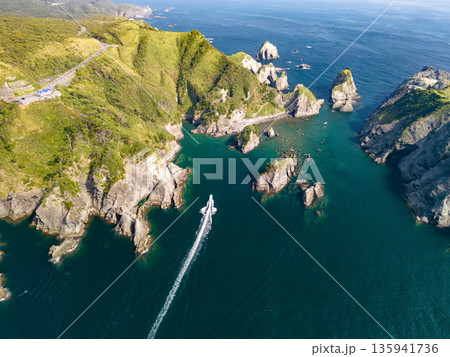 ヒリゾ浜のドローン撮影。あいあい岬、大根島、ユウスゲ公園、カツオ島他。ヒリゾ浜南伊豆町中木 静岡県 135941736