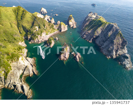 ヒリゾ浜のドローン撮影。あいあい岬、大根島、ユウスゲ公園、カツオ島他。ヒリゾ浜南伊豆町中木 静岡県 135941737