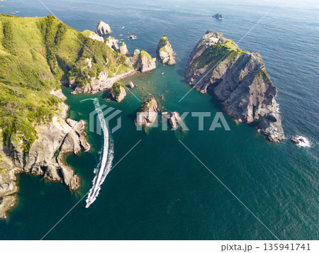 ヒリゾ浜のドローン撮影。あいあい岬、大根島、ユウスゲ公園、カツオ島他。ヒリゾ浜南伊豆町中木 静岡県 ヒリゾ浜のドローン撮影。あいあい岬、大根島、ユウスゲ公園、カツオ島他。ヒリゾ浜南伊豆町中木 静岡県 135941741