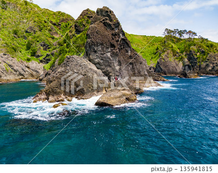 ヒリゾ浜のドローン撮影。あいあい岬、大根島、ユウスゲ公園、カツオ島他。ヒリゾ浜南伊豆町中木 静岡県 135941815