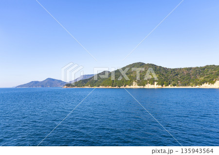 小豆島フェリー船上から見た風景 小豆島フェリー船上から見た風景 135943564