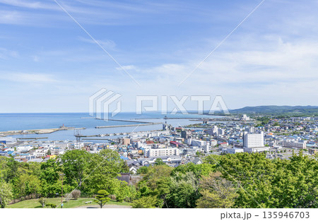 北海道紋別市 初夏の紋別市の街並み 北海道紋別市 初夏の紋別市の街並み 135946703