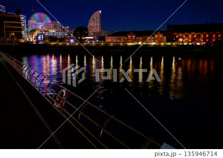 みなとみらいの夜景 135946714
