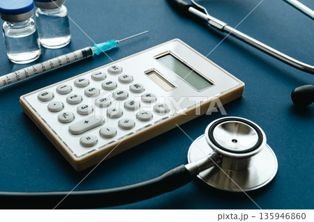 医療費のイメージ写真 135946860