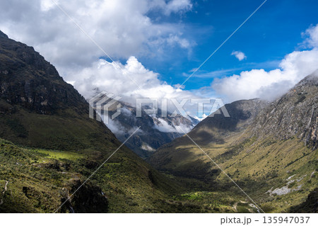 Snow-capped mountains and valley along the Laguna 69 trek in Huaraz, Peru 135947037